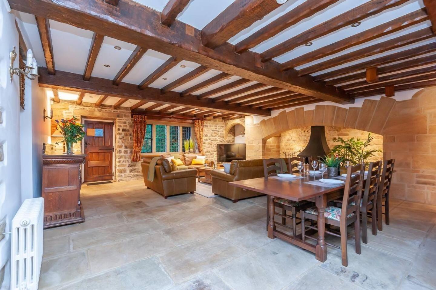 Farmhouse Barn - Rustic Luxury For Families -Leeds Pass The Keys Villa Pudsey Exterior photo